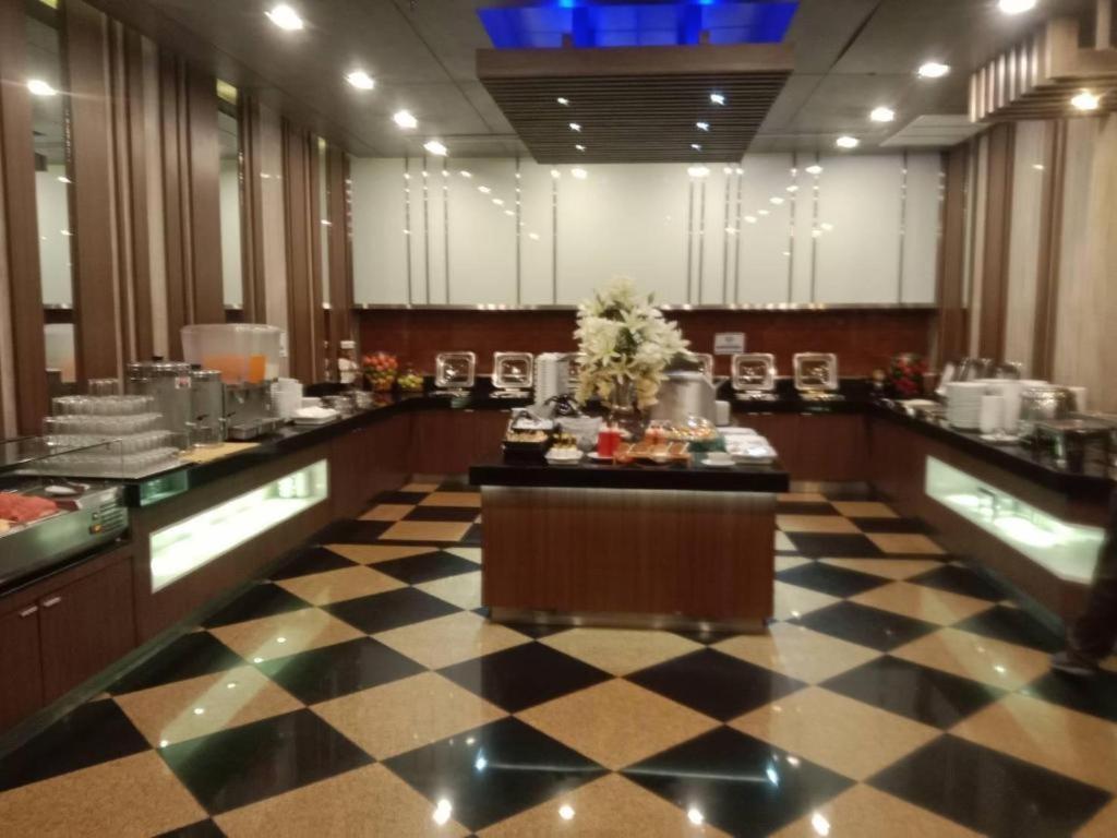 Sri U-Thong Grand Hotel Suphan Buri Exterior foto