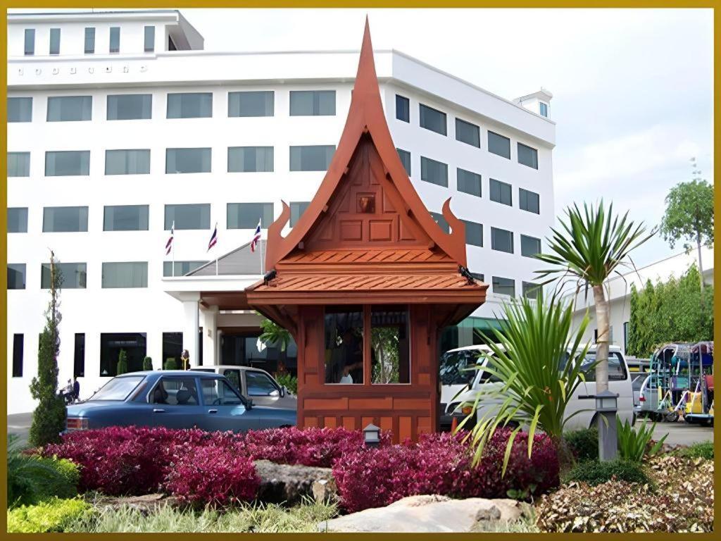 Sri U-Thong Grand Hotel Suphan Buri Exterior foto