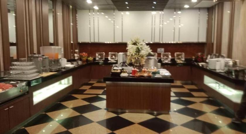 Sri U-Thong Grand Hotel Suphan Buri Exterior foto