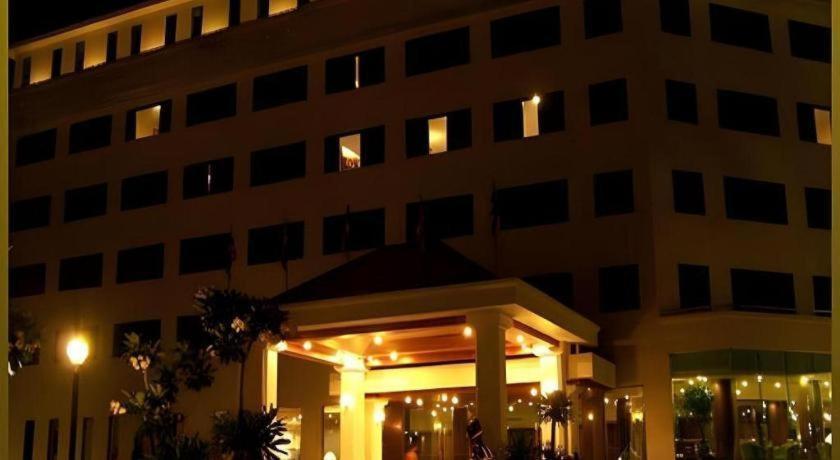 Sri U-Thong Grand Hotel Suphan Buri Exterior foto