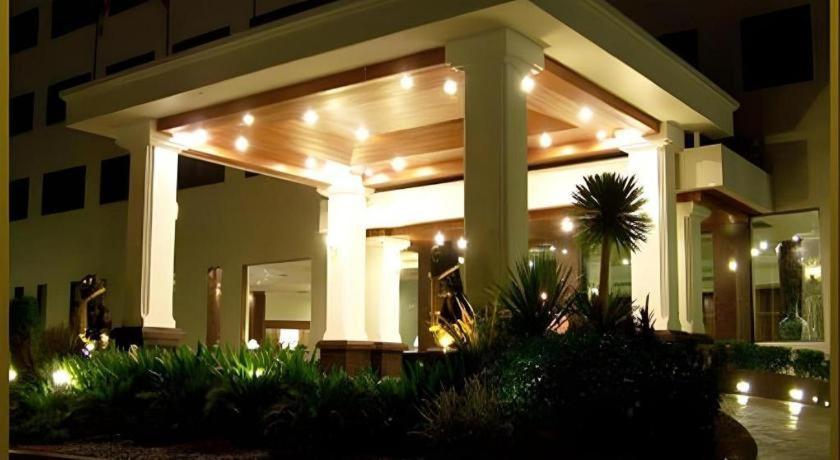 Sri U-Thong Grand Hotel Suphan Buri Exterior foto