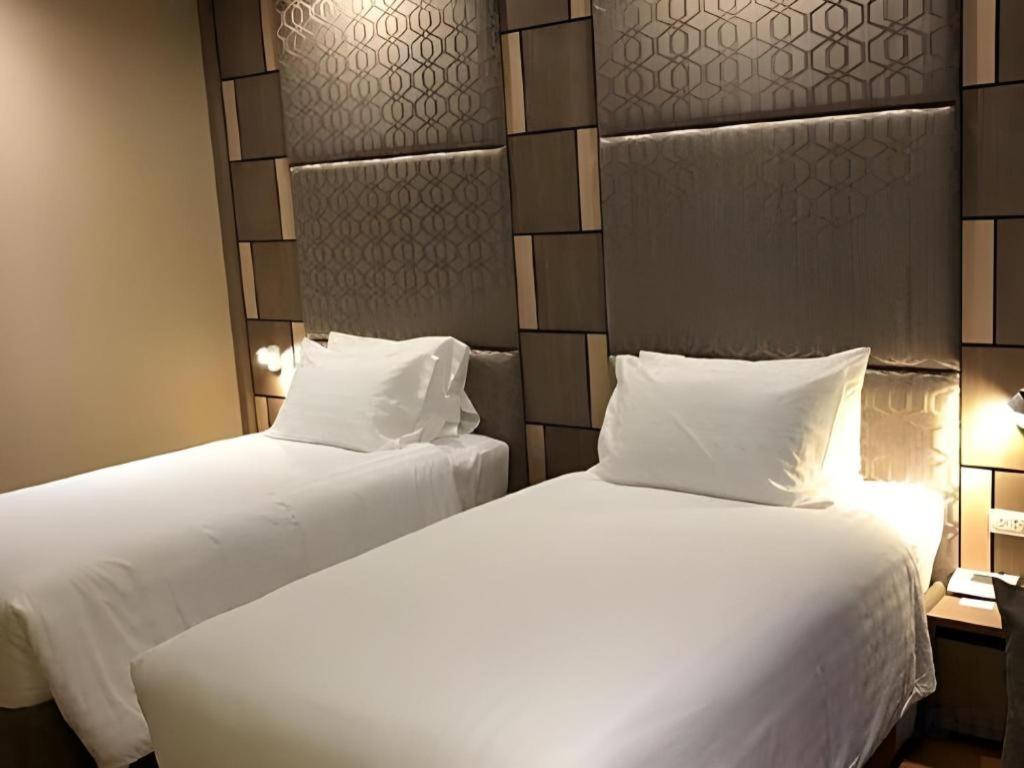 Sri U-Thong Grand Hotel Suphan Buri Exterior foto