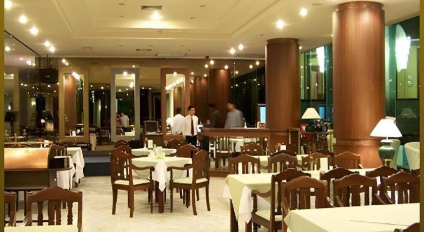 Sri U-Thong Grand Hotel Suphan Buri Exterior foto