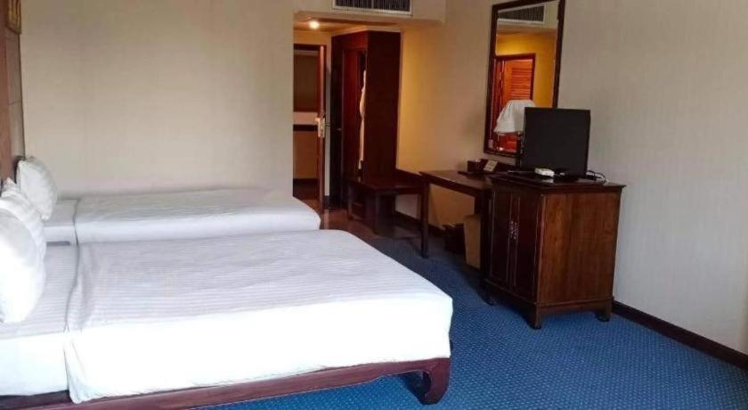 Sri U-Thong Grand Hotel Suphan Buri Exterior foto